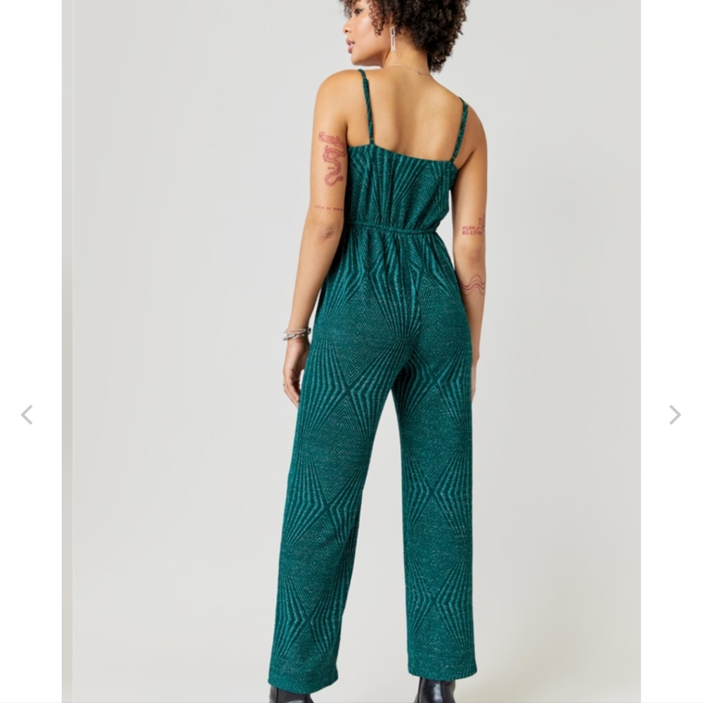 Clothes - Picture 2 of 4